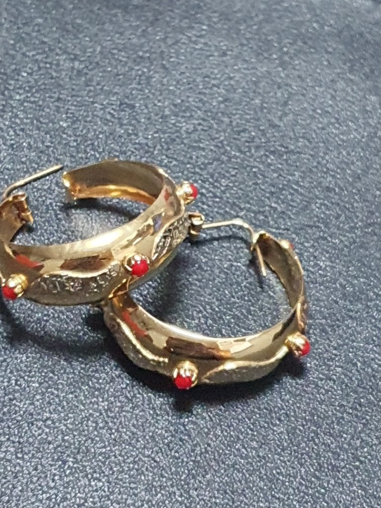 Super mooie vitage oorbellen 18 kr 750 met mooie bewerking, Hangers, Ophalen of Verzenden, Zo goed als nieuw, Met edelsteen