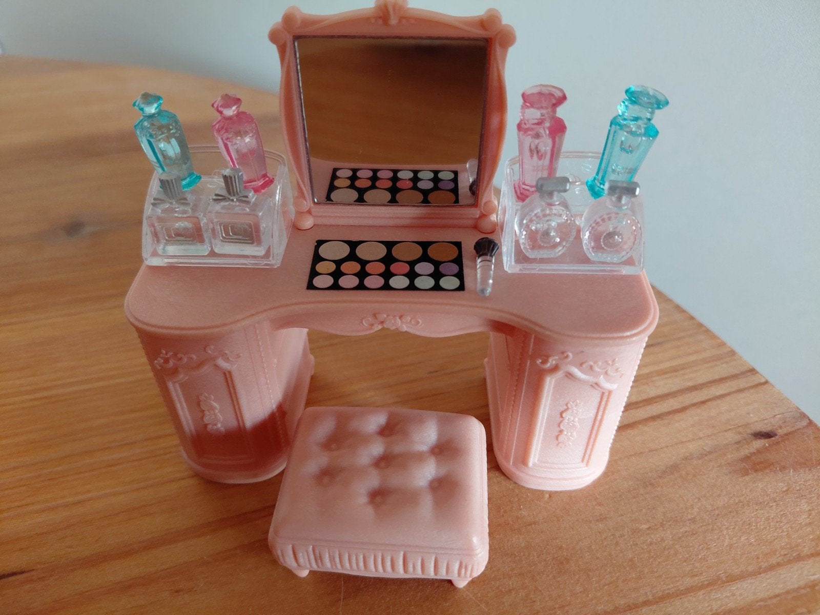 Sylvanian Families roze kaptafel/make up/flesjes/meubel, Ophalen of Verzenden, Zo goed als nieuw, Poppenhuis