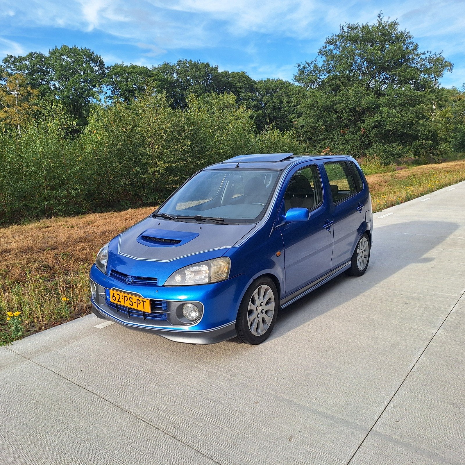Daihatsu YRV 1.3 Turbo Automaat 2004 Grijs, 31 €/maand, 4 cilinders, 129 pk, 1000 kg