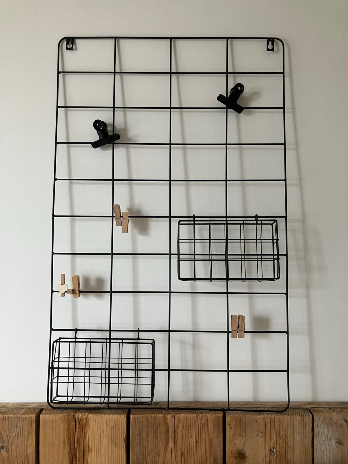 Zwart metalen wandrek met mandjes en knijpers - 80x50 cm, Ophalen, Metaal, Industrieel, Zo goed als nieuw