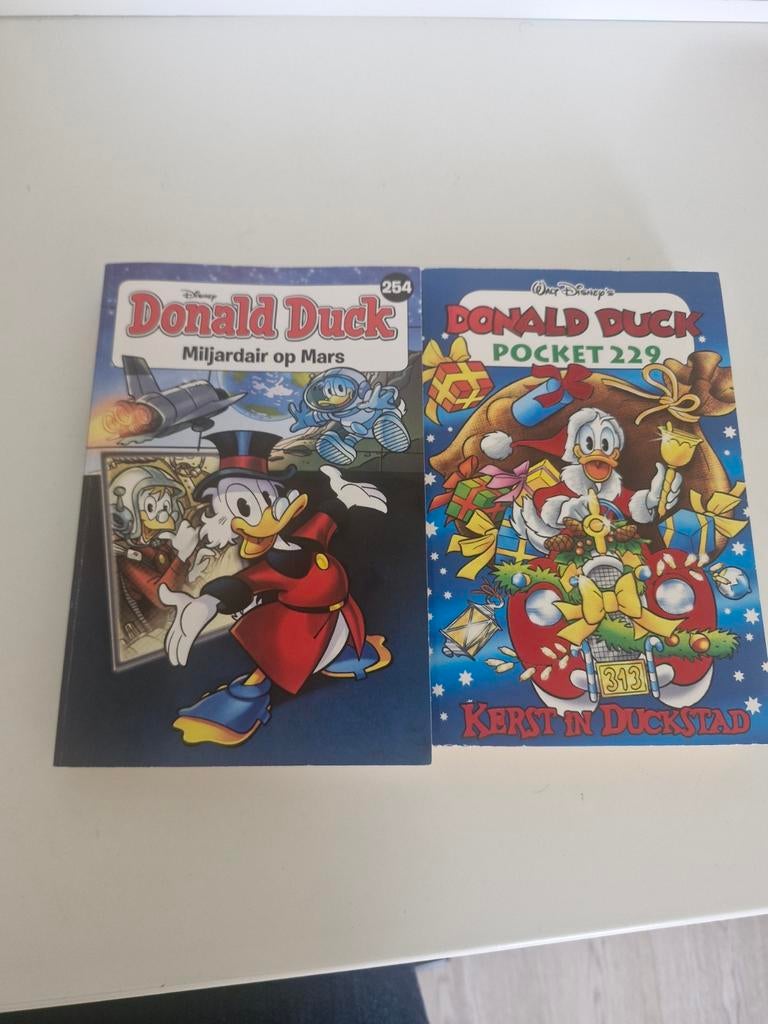 Donald Duck Pocket: Miljardair op Mars & Kerst in Duckstad, Meerdere stripboeken, Ophalen of Verzenden, Gelezen, Walt Disney