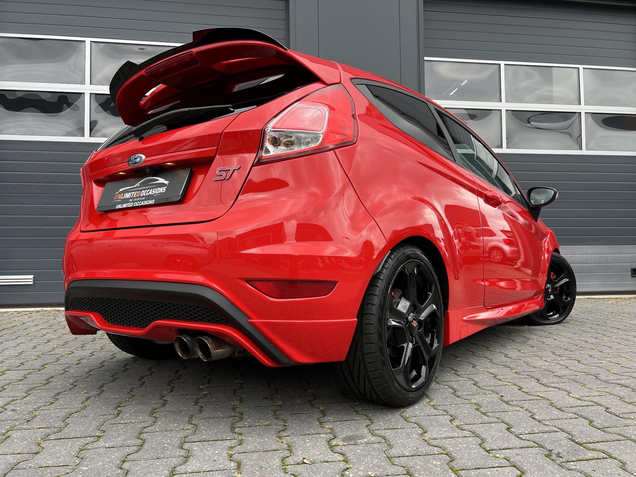 Ford Fiesta 1.6 ST2 *MILLTEK*EIBACH*RACE RED*225PK*DUMPVALVE, Voorwielaandrijving, 1596 cc, 1063 kg, Gebruikt