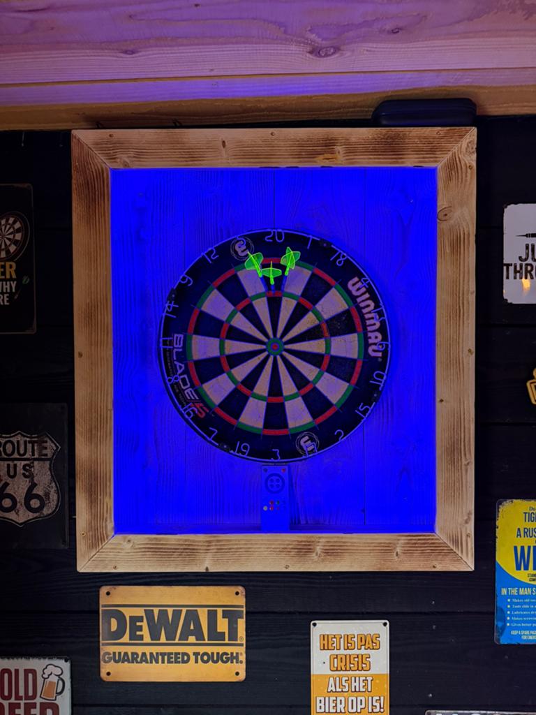 Nieuwe handgemaakte dartbord ombouw met led verlichting., Sport en Fitness, Darts, Ophalen of Verzenden, Nieuw, Overige typen