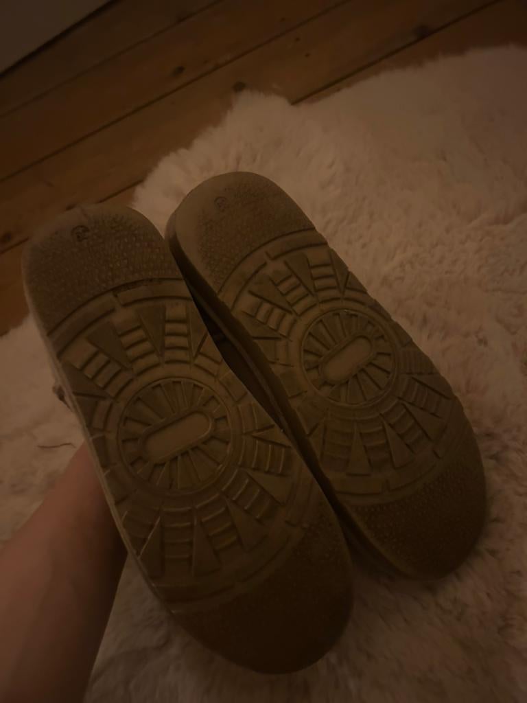Uggs, Beige, Snowboots, Ophalen of Verzenden, Zo goed als nieuw