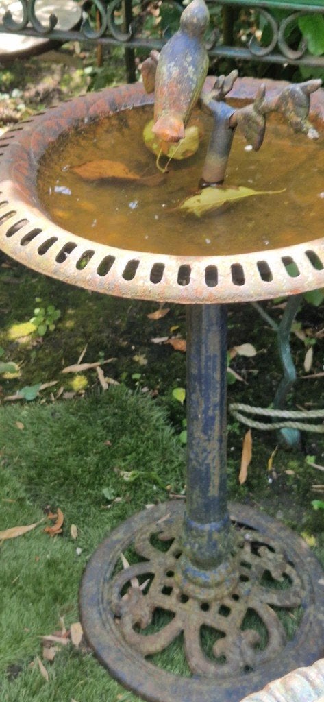 prachtig doorleefd gietijzeren vogelbad op statief(brocante), Tuin en Terras, Ophalen, Gebruikt