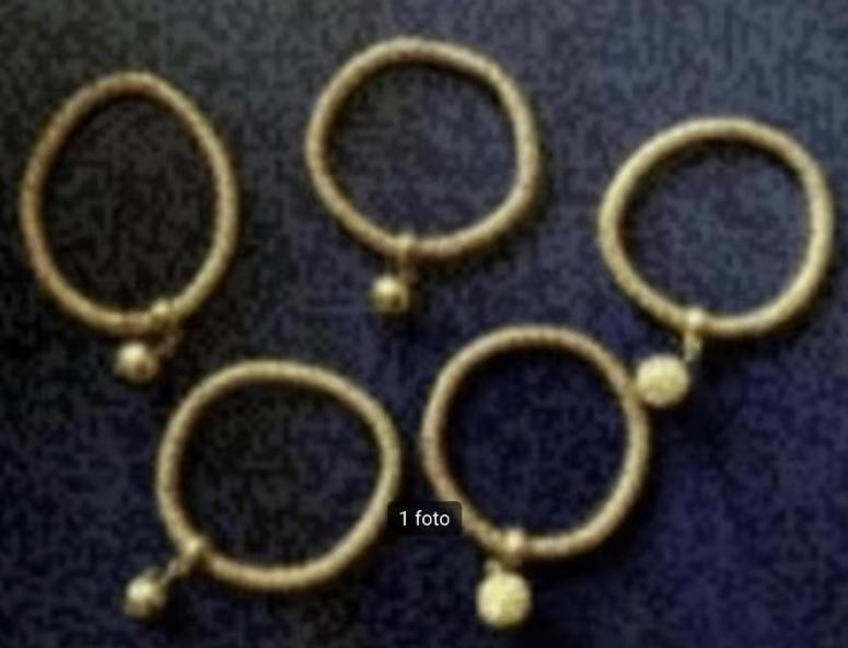 5 armbanden of mouwophouders; goudkleurig, Overige materialen, Ophalen of Verzenden, Zo goed als nieuw, Met bedels of kralen