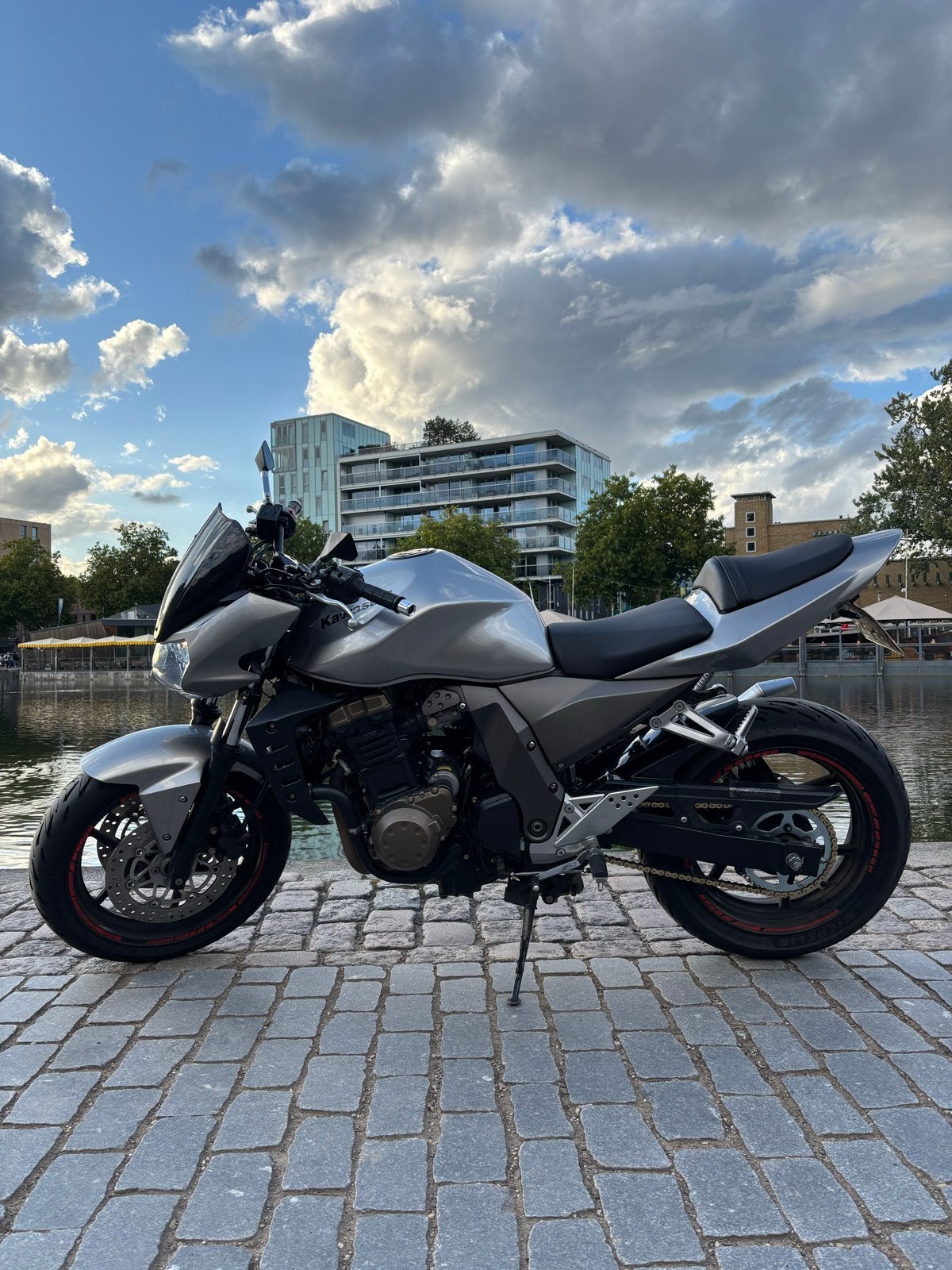 Kawasaki Z750 - Zeer goed onderhouden - Rijklaar!, Motoren, Motoren | Kawasaki, Sportuitlaat, Motorrijbewijs A, Gebruikt, Particulier
