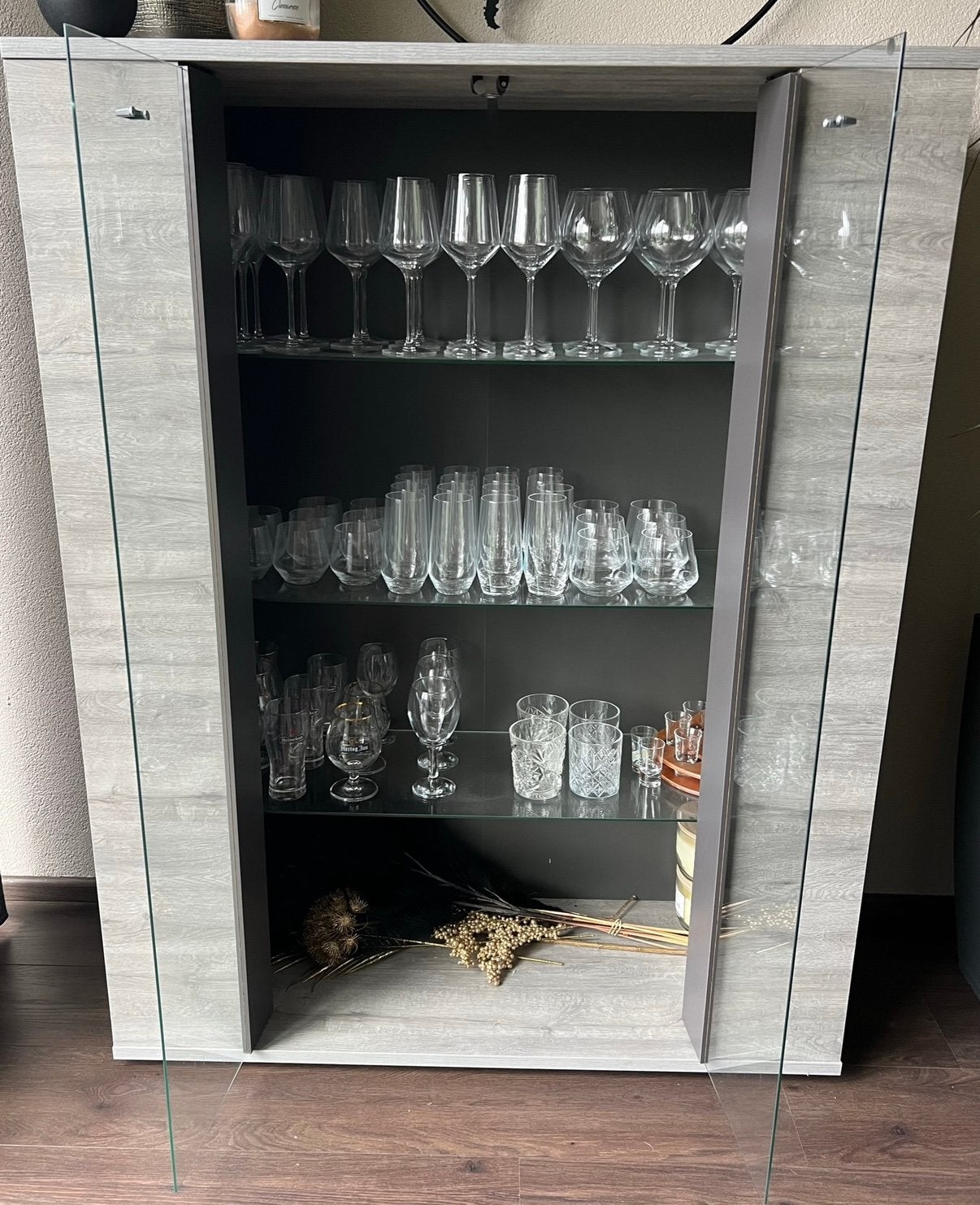 Vitrinekast grijs eiken GRATIS, Ophalen, 150 tot 200 cm, 25 tot 50 cm, Glas