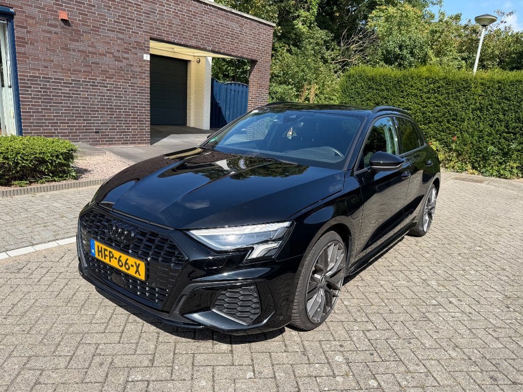 Audi A3 2021 Sportback 40 TFSIe Plug-in Hybride – 204 pk, Auto's, Audi, Stof, 4 cilinders, 1535 kg, Zwart