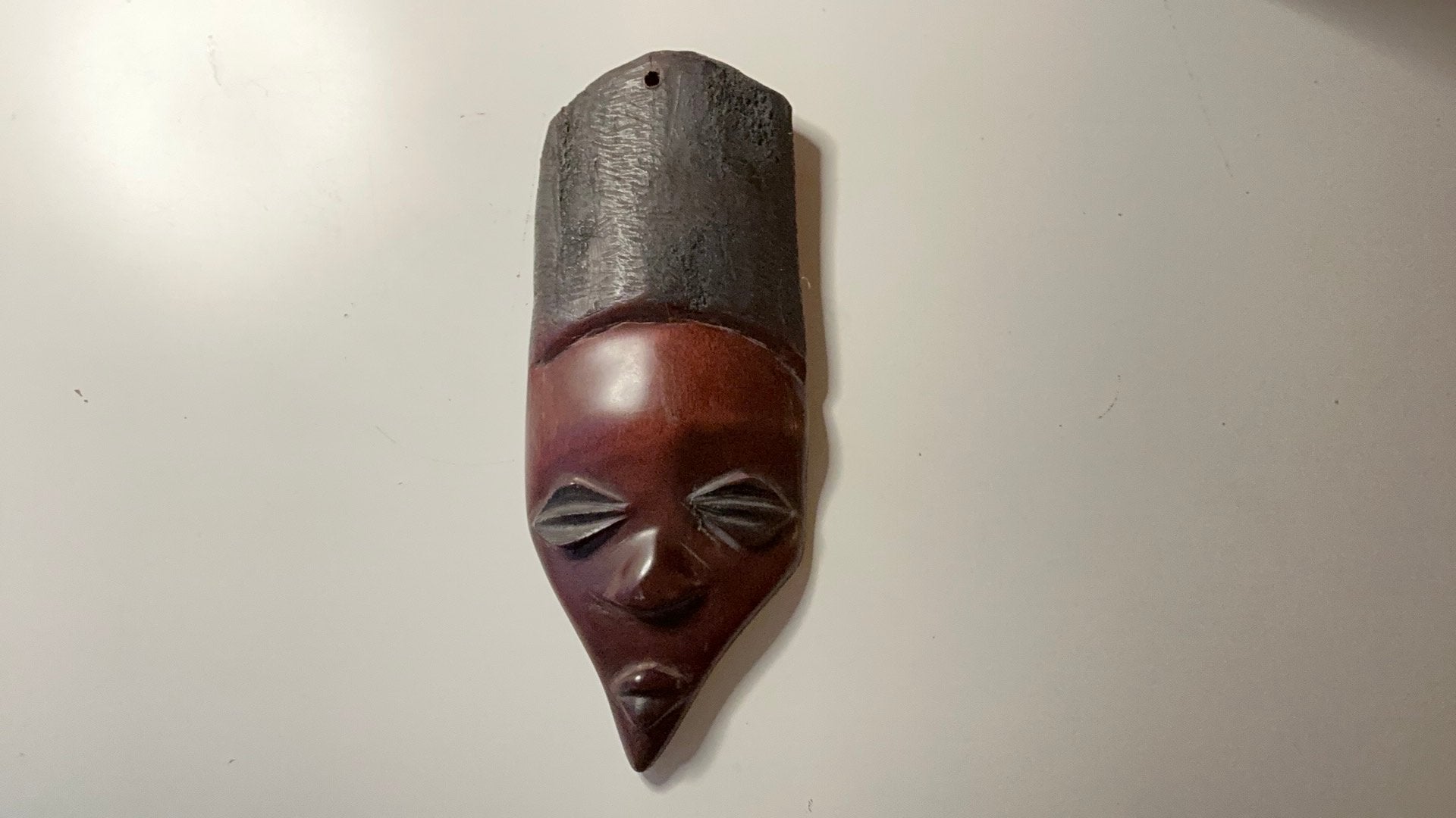 Afrikaans masker van donker hout, 19 cm, Natuurlijk materiaal, Afrika, Houtsnijwerk