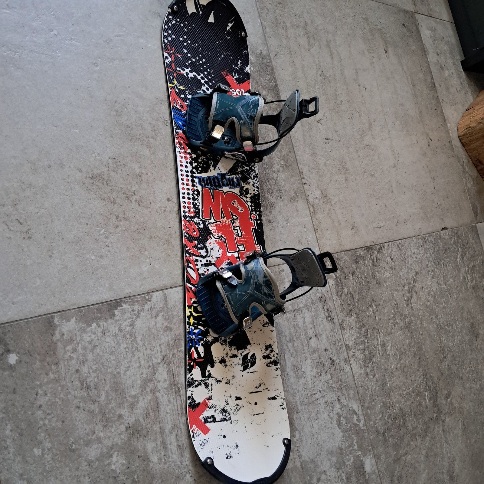 Flow snowboard 105cm met Flow bindingen (tot schoenmaat 32), Ophalen, Zo goed als nieuw, Board