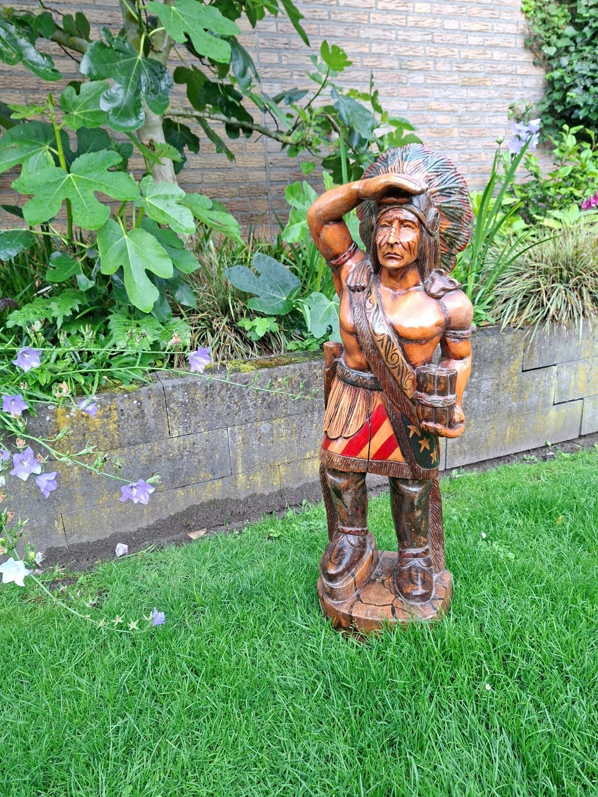 Houten beeld van een Indiaan - 85 cm hoog, Antiek en Kunst, Kunst | Beelden en Houtsnijwerken, Handgemaakt, Beeld, Hout, Bruin