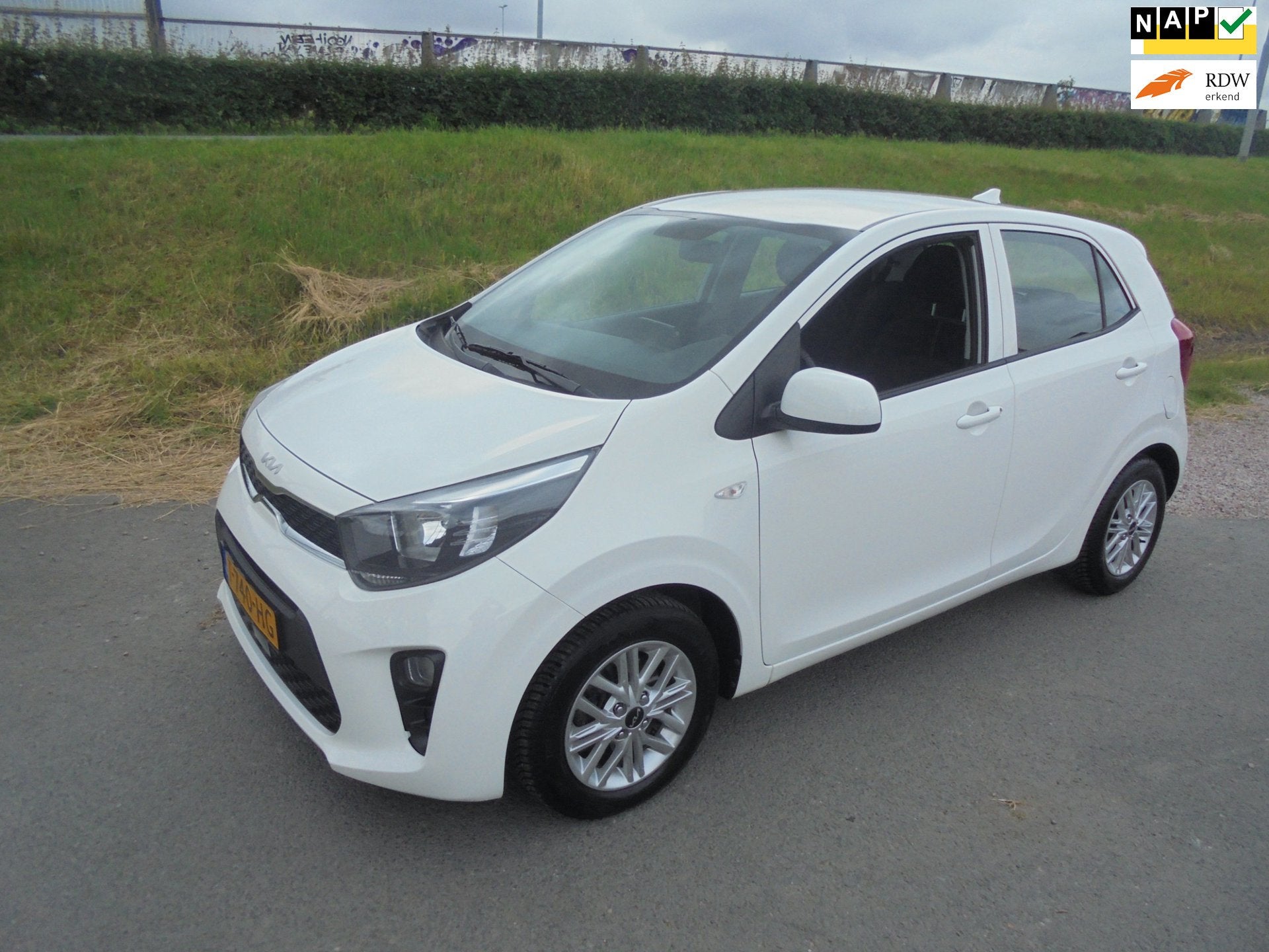 Kia Picanto Kia Picanto 1.0 DynamicLine airco lmv camera 88., Gebruikt, 4 stoelen, Wit, Origineel Nederlands