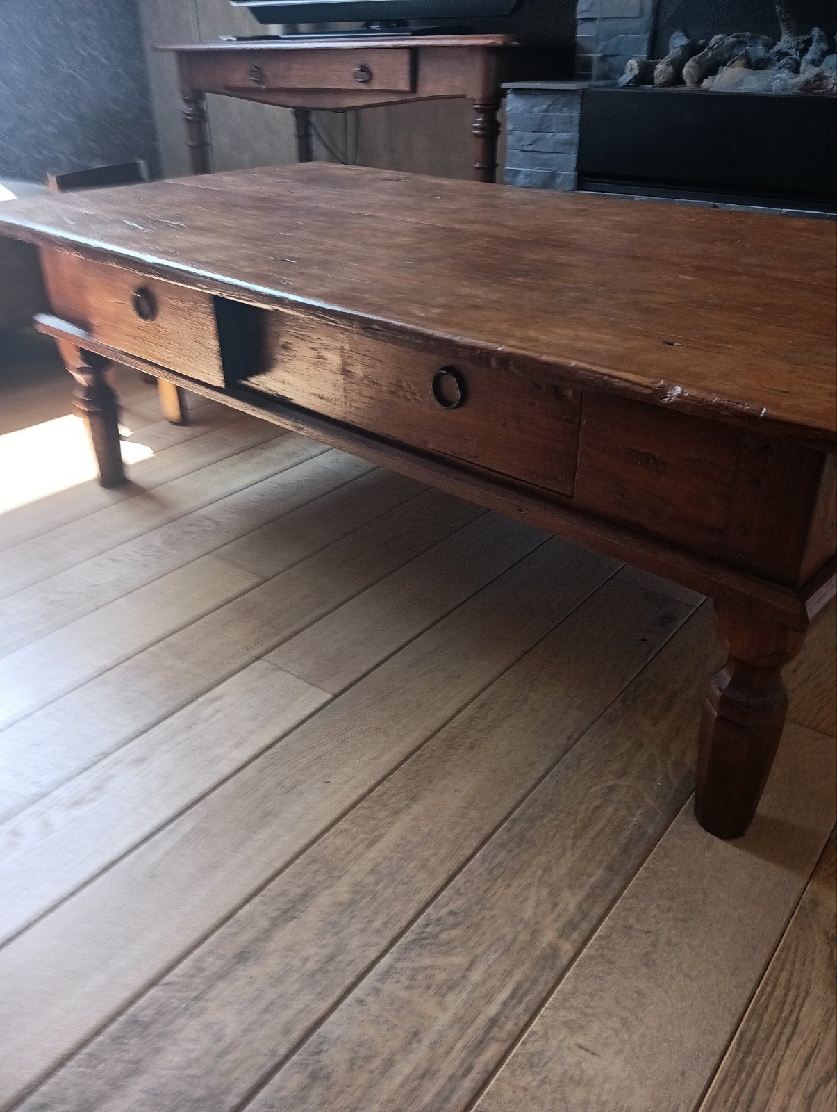 Robuuste houten salontafel met lades, Ophalen