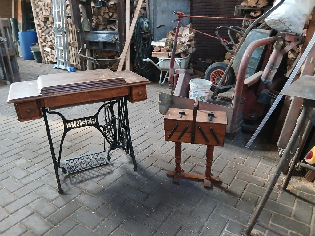 Antieke Singer trapnaaimachine met toebehoren, Antiek en Kunst, Antiek | Naaimachines, Ophalen of Verzenden