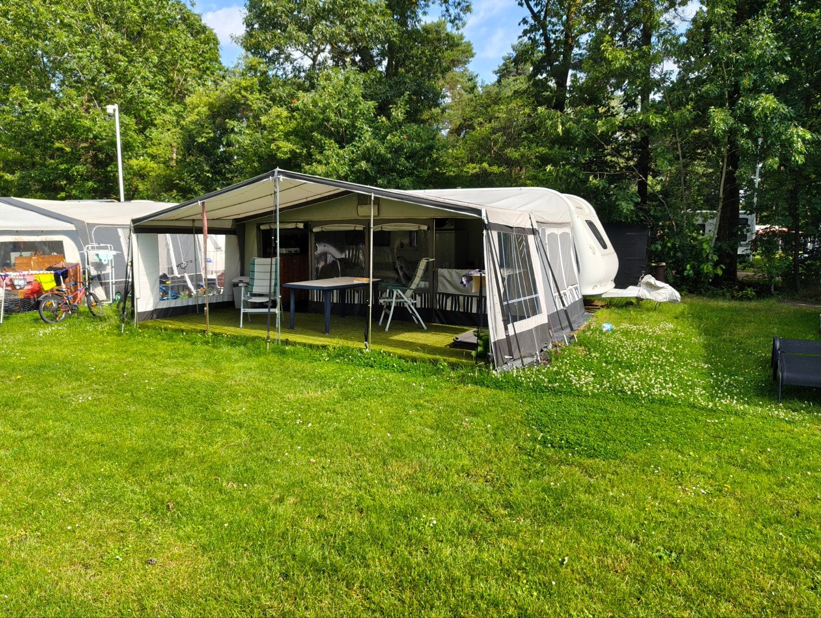 Hobby 560 CFE De Luxe Caravan - Ruim en Comfortabel, Rondzit, Hobby, Particulier, Luifel