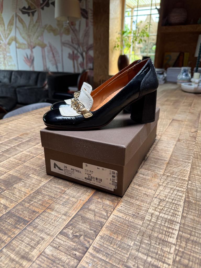 Chie Mihara PETREL zwart pump maat 39, Kleding | Dames, Schoenen, Zo goed als nieuw, Pumps, Zwart, Ophalen of Verzenden