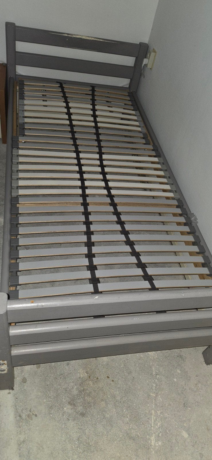 Eenpersoonsbed met lattenbodem - Grijs, Gebruikt, 90 cm, Eenpersoons, Ophalen of Verzenden