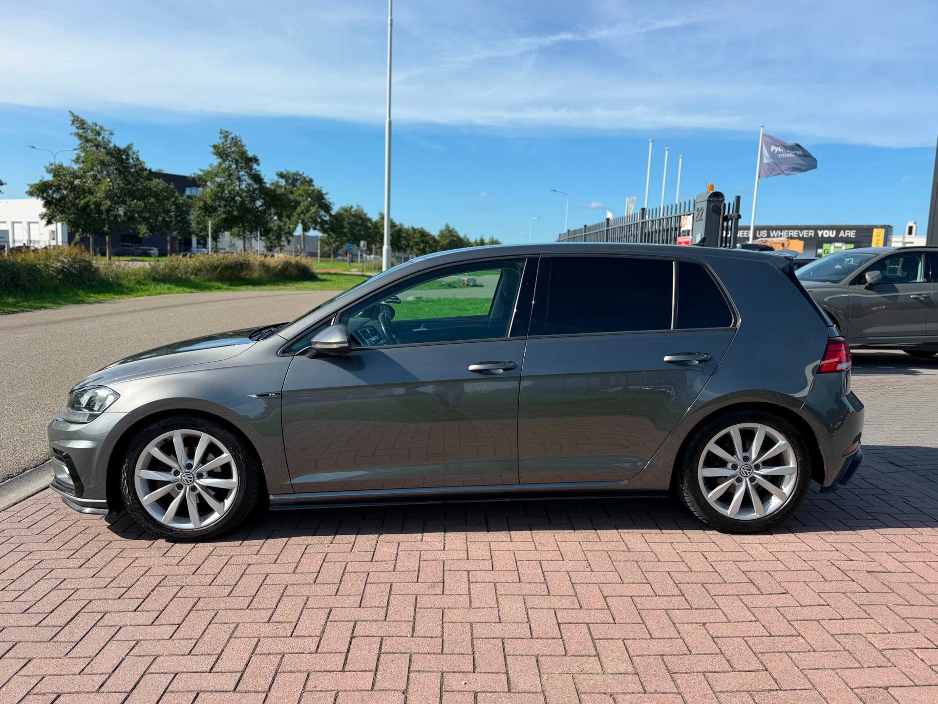 Volkswagen GOLF 1.0 TSI R-line 2019 116PK Grijs Zeer nette s, Dealer onderhouden, Stof, Bedrijf, Handgeschakeld
