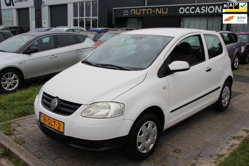 Volkswagen Fox 1.2 Trendline White Edition APK April 2027! B, Auto's, Volkswagen, Bedrijf, Te koop, Fox, ABS, Airbags, Bluetooth