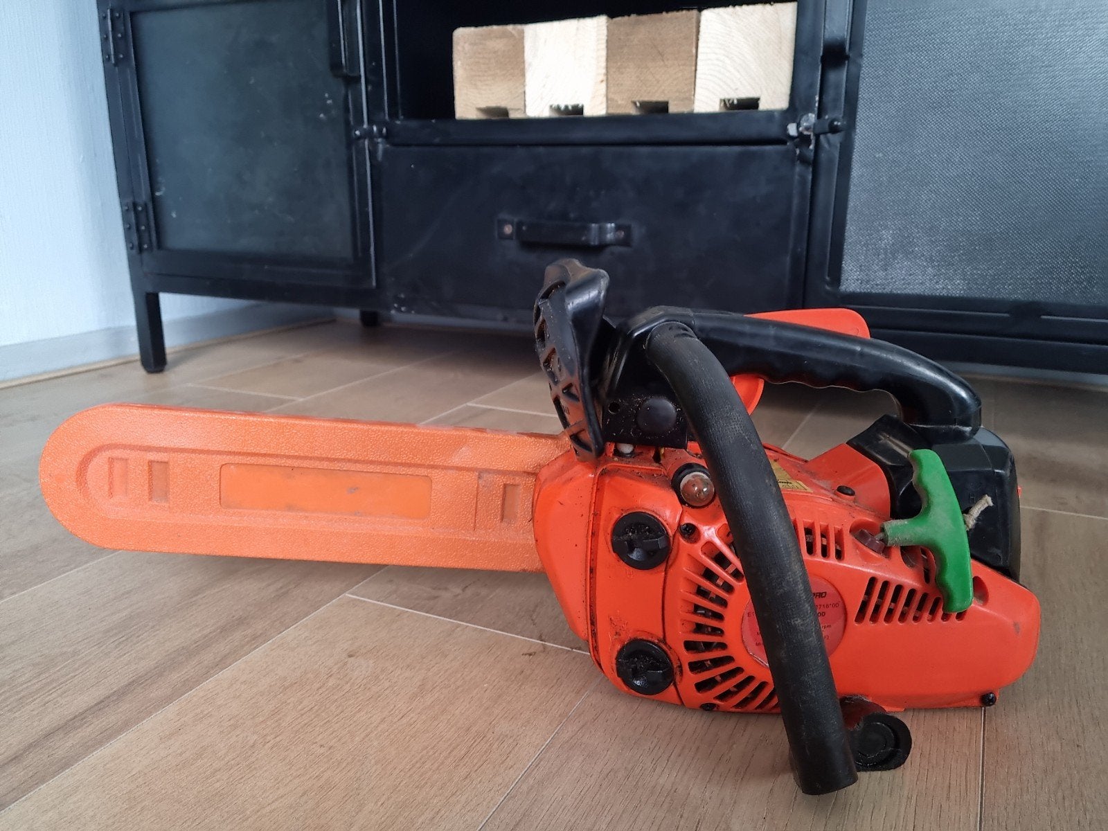 Keurige kettingzaag inclusief 3 kettingen

Wegens opruiming:, 70 mm of meer, Kettingzaag, Ophalen of Verzenden, Zo goed als nieuw