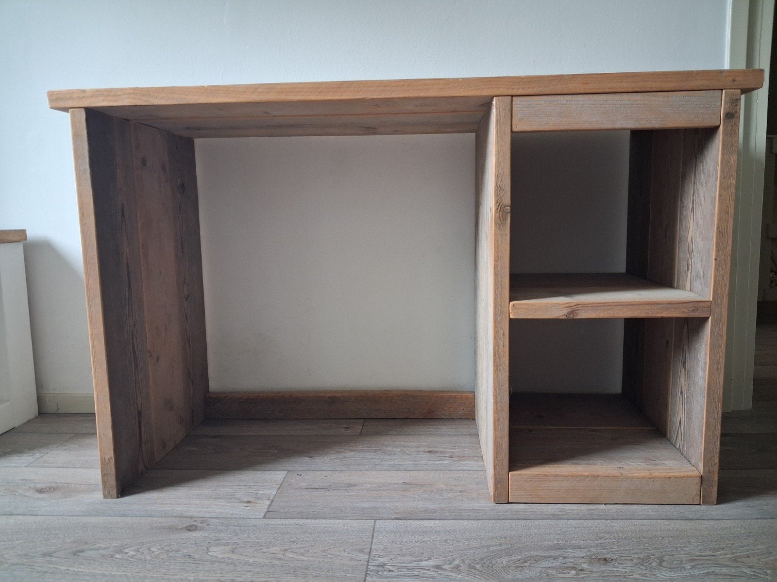 Handgemaakt bureau en kastje van hout, Huis en Inrichting, Gebruikt, Scandinavisch, Hout, Ophalen of Verzenden