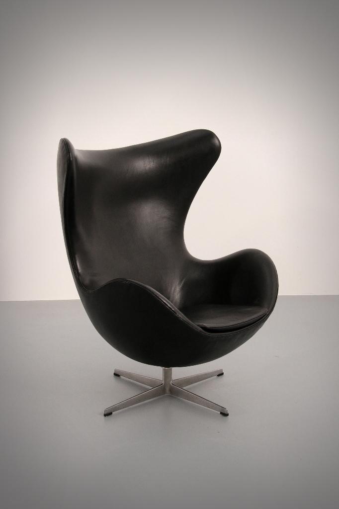 The Egg  Chair Arne Jacobsen Black Leather by Fritz Hansen, Gebruikt, 75 tot 100 cm, Ophalen of Verzenden, 100 tot 125 cm