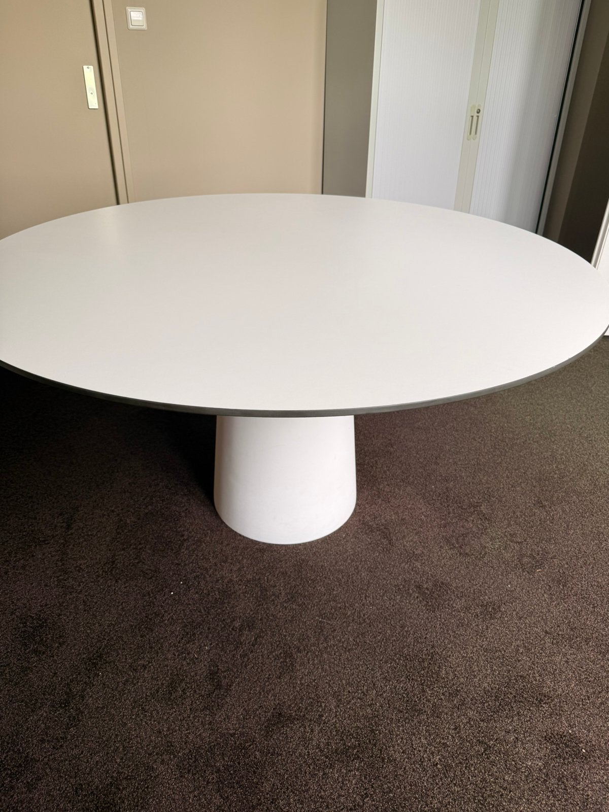 Moooi Container Eettafel Ø140 cm Ontwerp: Marcel Wanders, Huis en Inrichting, Tafels | Eettafels, Rond, Ophalen of Verzenden, Zo goed als nieuw