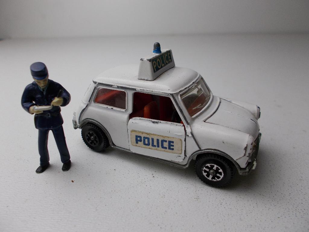 1966 Dinky Toys 250 MINI COOPER S POLICE + METAL FIGURE! (D)