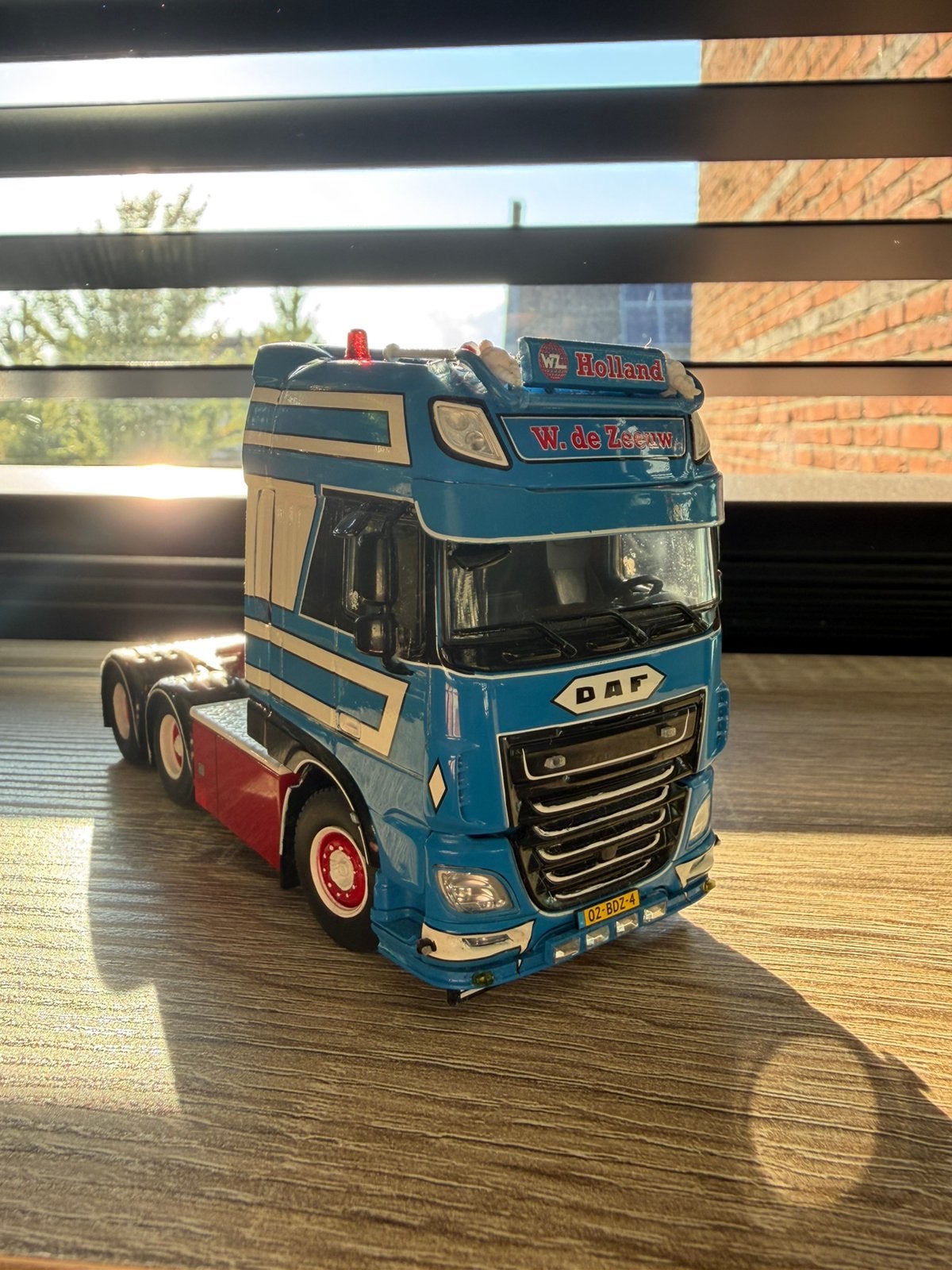 WSI model W. de Zeeuw, DAF XF inclusief doos en certificaat, Hobby en Vrije tijd, Modelauto's | 1:50, Ophalen of Verzenden, Zo goed als nieuw