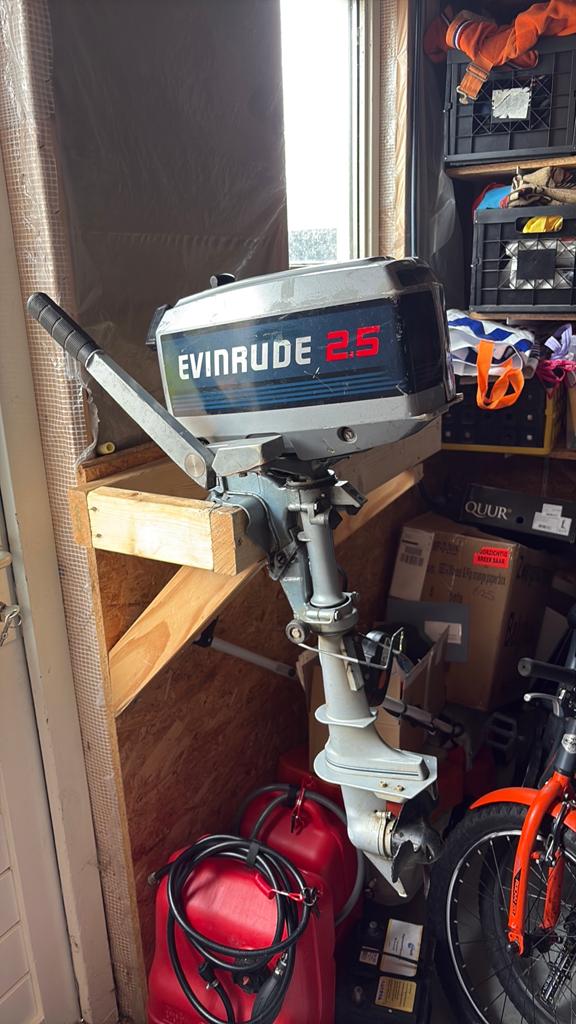 2.5 pk Evenrude 2 cilinder, Watersport en Boten, Buiten- en Binnenboordmotoren, Ophalen, Gebruikt, Minder dan 5 pk, Buitenboordmotor