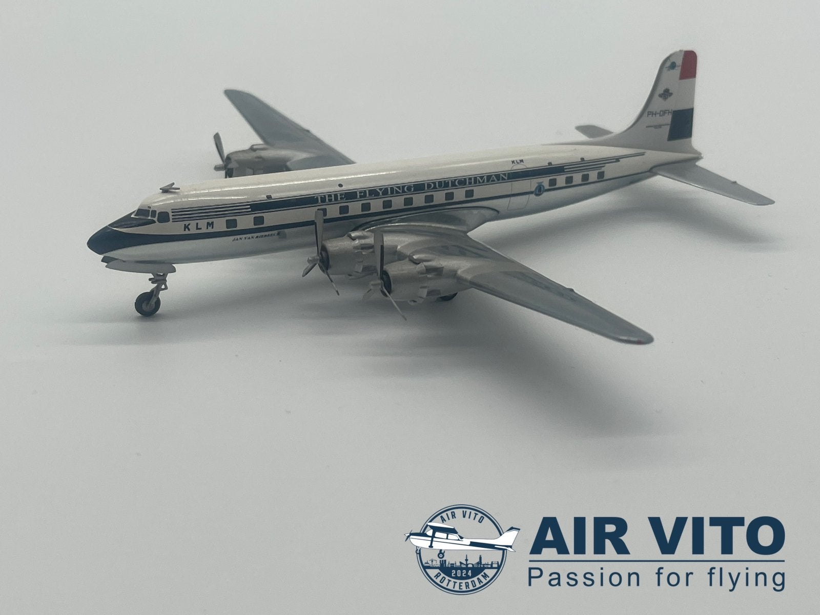 KLM DC6 herpa wings 1:200 diecast schaalmodel limited ed, Schaalmodel, Ophalen of Verzenden, Zo goed als nieuw, Air vito