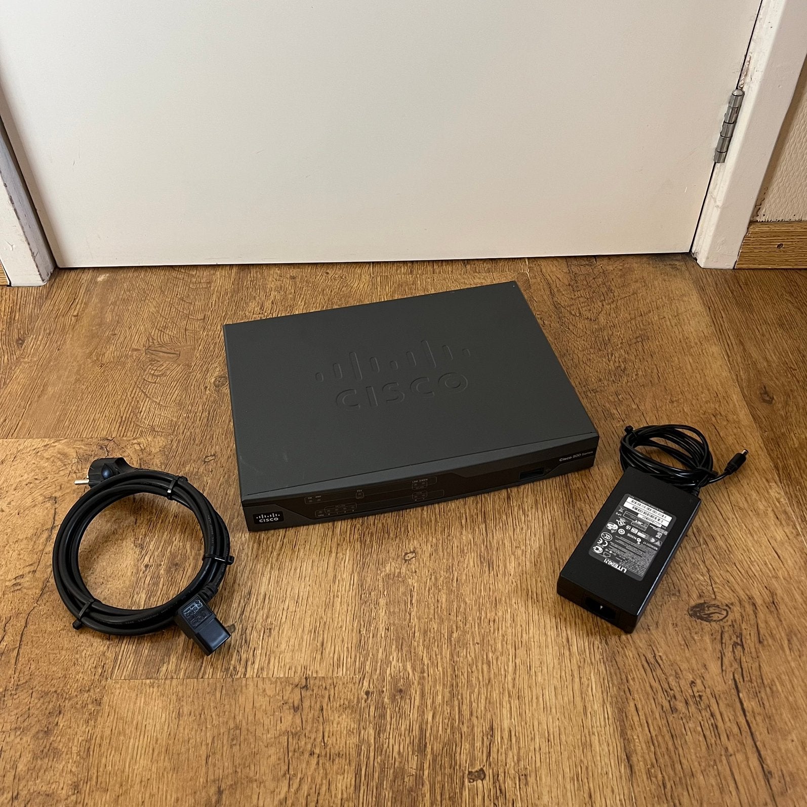Cisco 881 router (Cisco 800 serie), Ophalen of Verzenden, Gebruikt, Router