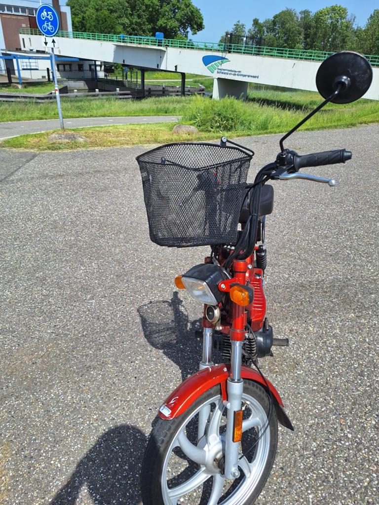 Tomos  snorfiets - Rood met mand, Fietsen en Brommers, Brommers | Tomos, Ophalen, Gebruikt, Maximaal 25 km/u, Flexer