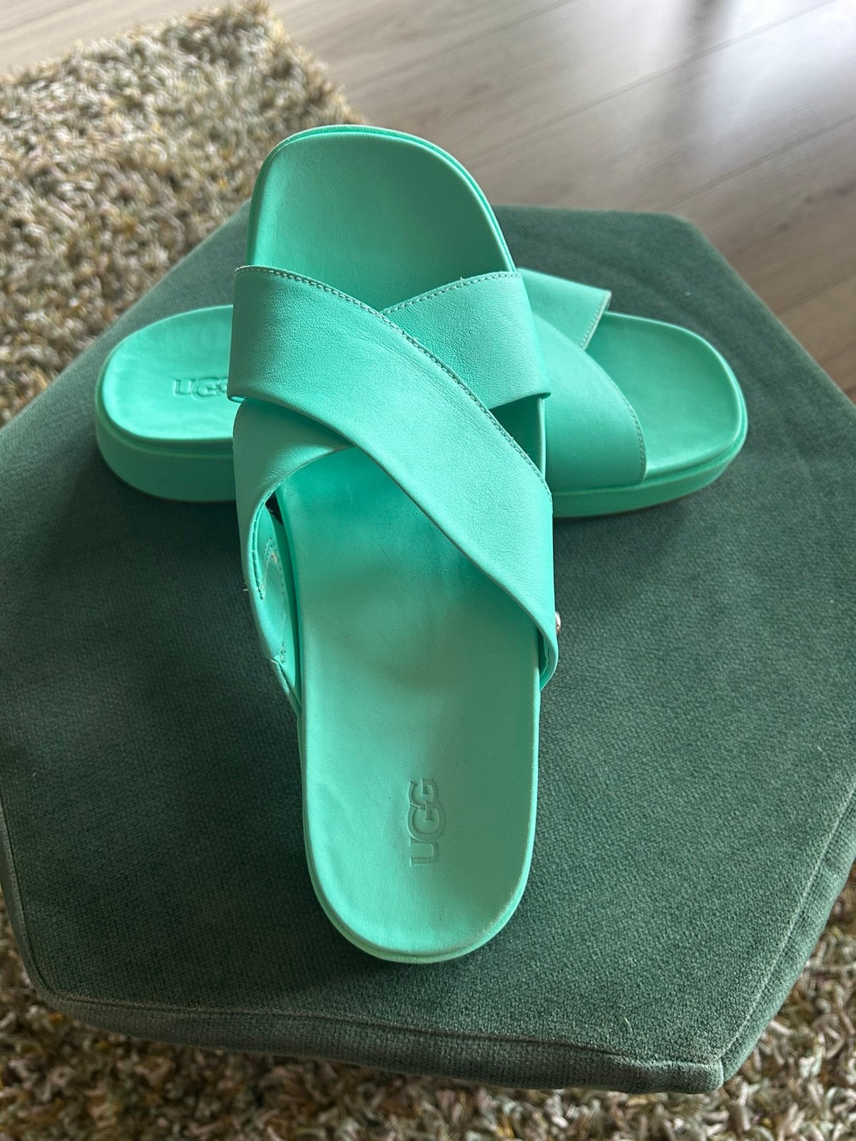UGG slippers nieuw mt 39, Slippers, Overige kleuren, Nieuw, Ophalen of Verzenden