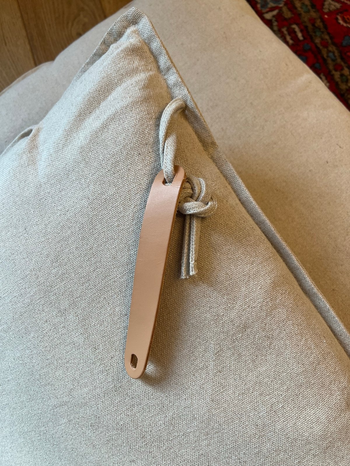 Set van 2 beige kussens BJÖRKSNÄS bed, Ophalen, Overige merken, Beige, Zo goed als nieuw