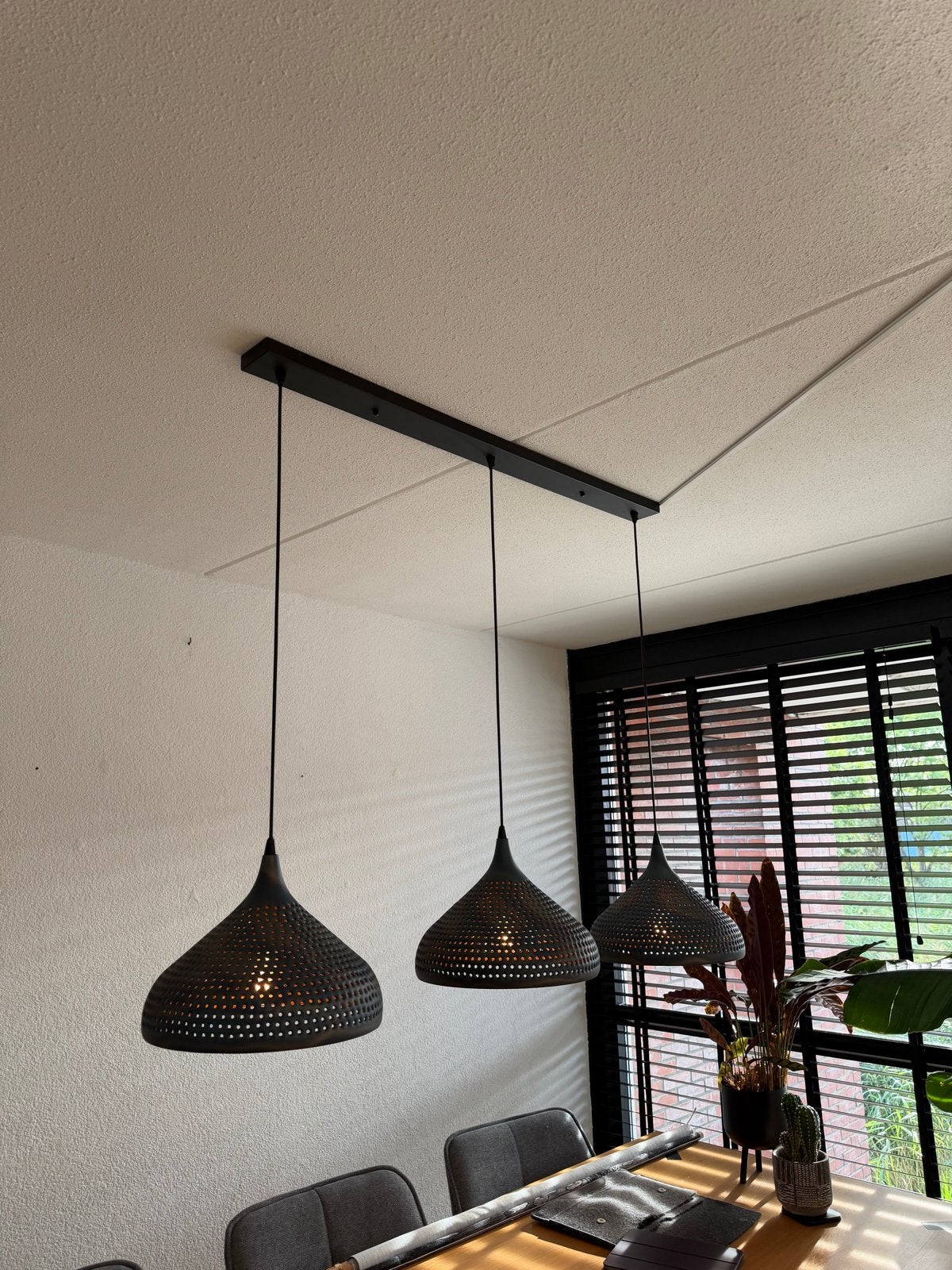 Designlamp Loods 5 - Zwarte hanglamp met 3 kappen, Ophalen, Zo goed als nieuw, Metaal, E27 (groot)