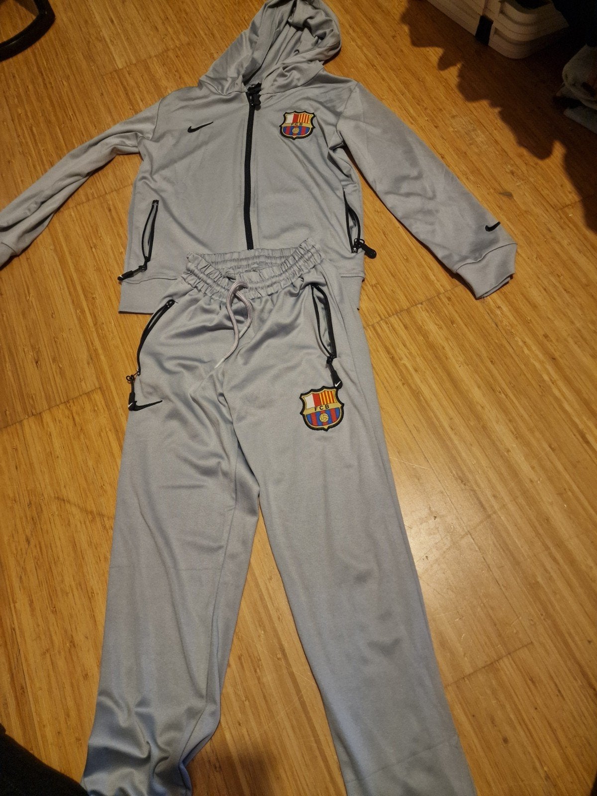 Nike FC Barcelona Trainingspak - Grijs (Maat S), Ophalen of Verzenden, Zo goed als nieuw, Nike, Jongen of Meisje