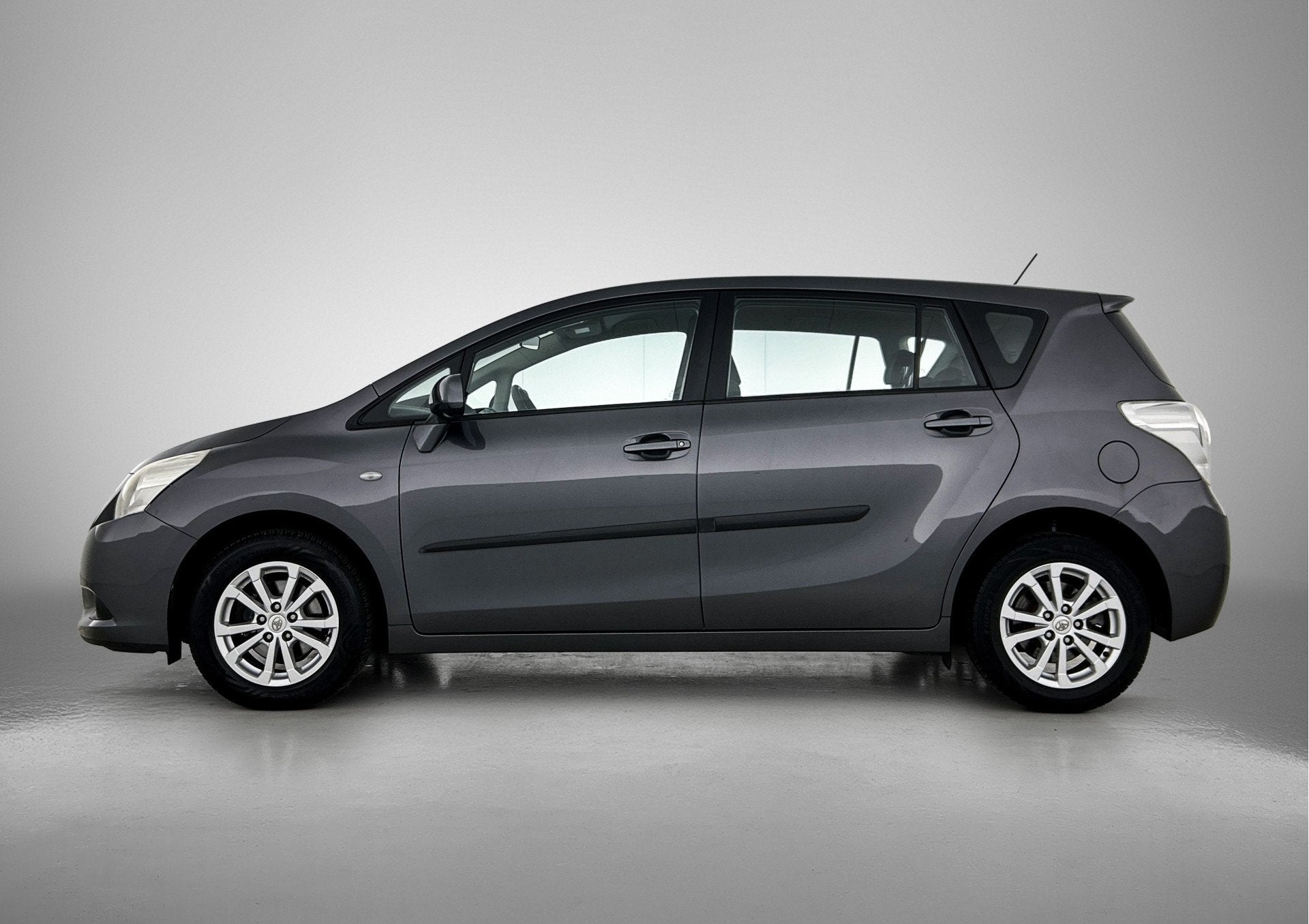 Toyota Verso 1.6 VVT-i Aspiration 7p. | Trekhaak |, Auto's, Voorwielaandrijving, Gebruikt, Zwart, 4 cilinders