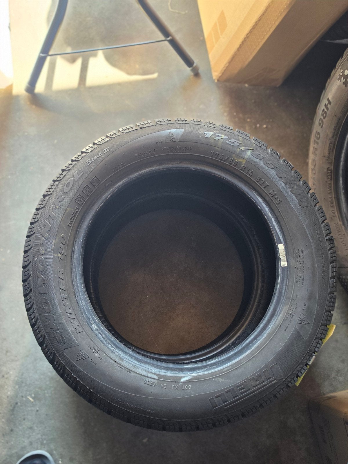 Set van 2 Pirelli Winterbanden 175/65 R14 82T met 6mm, Auto-onderdelen, Banden en Velgen, Ophalen, 14 inch, 175 mm, Winterbanden
