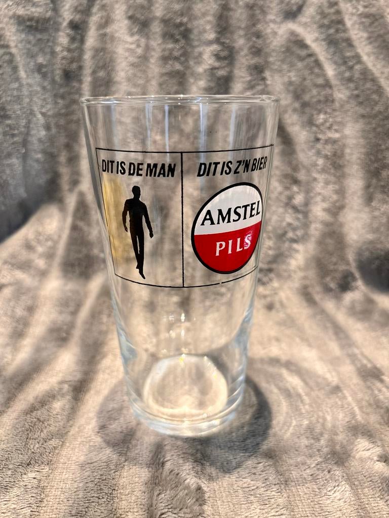 Amstel Pils bierglas - 'Dit is de man, dit is z'n bier', Verzamelen, Ophalen of Verzenden, Zo goed als nieuw, Glas of Glazen, Amstel
