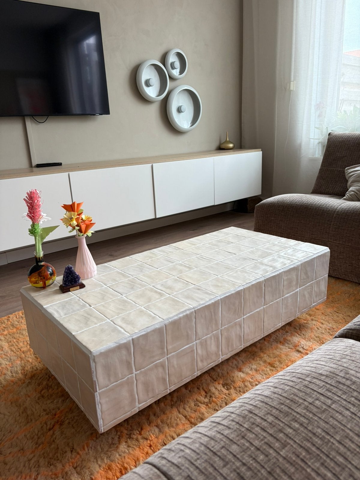Salontafel geupcycled met crème parelmoer tegels., Overige materialen, 100 tot 150 cm, Zo goed als nieuw, 50 tot 100 cm