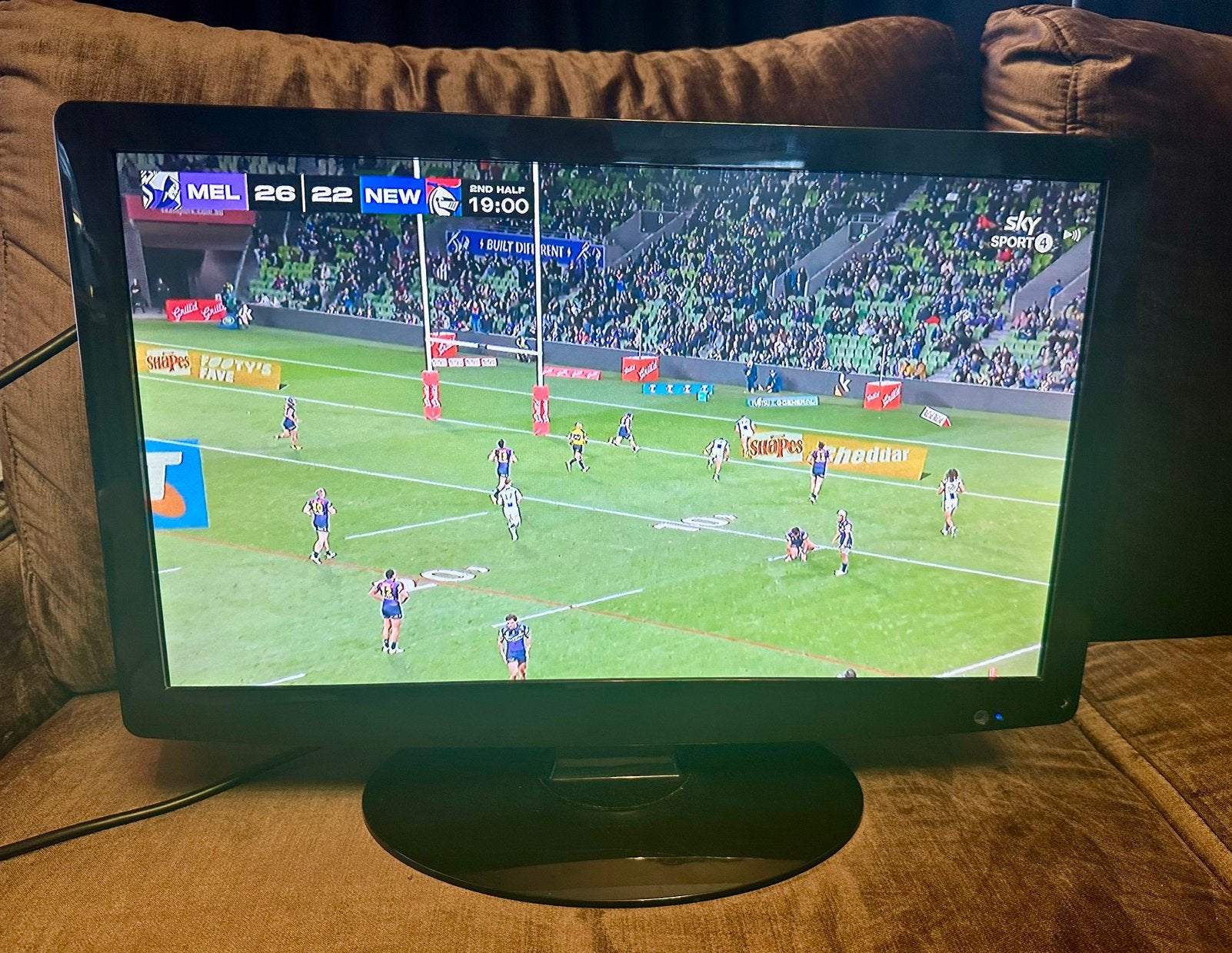 Te Koop, 22inch lcd tv met Ingebouwde dvd speler, Ophalen of Verzenden, Zo goed als nieuw, 50 Hz, Overige merken