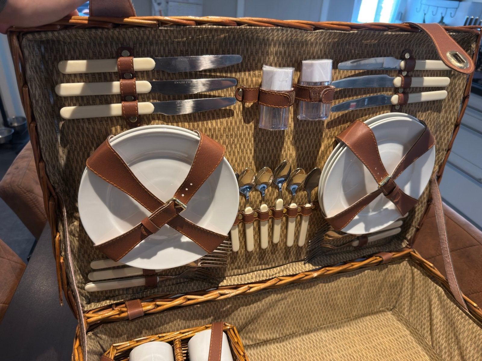 Nieuwe picknickmand/koffer inclusief complete inhoud, Ophalen, Nieuw