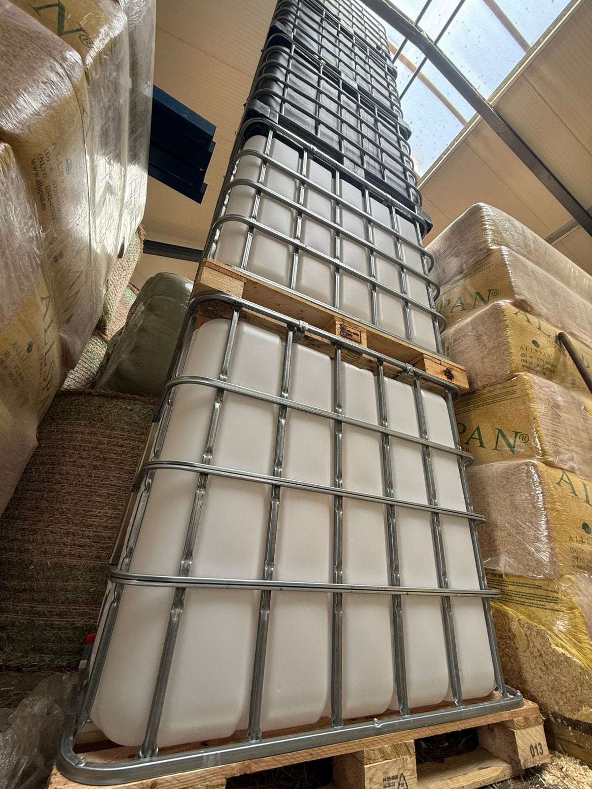 Ibc’s slowfeeder, waterbak, hooiruif., Ophalen, Zo goed als nieuw