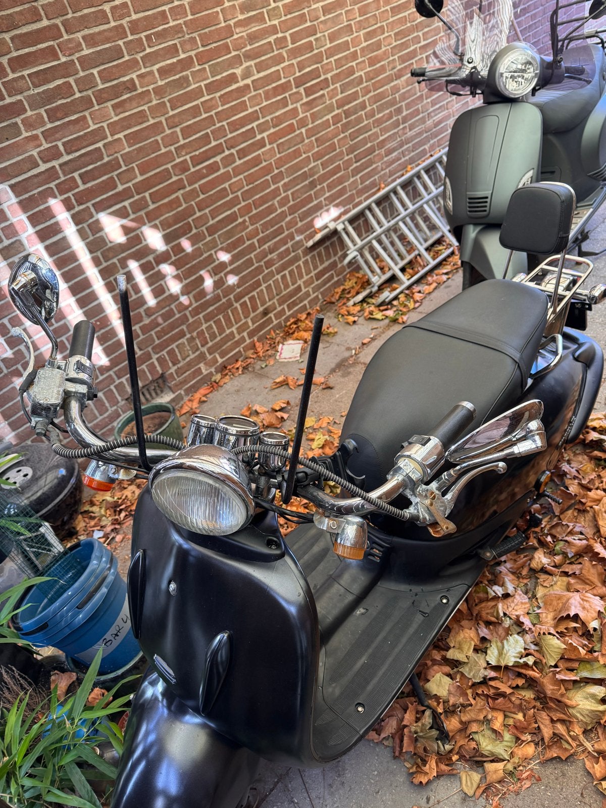 Frosti XL scooter - motor kapot, voor onderdelen, Fietsen en Brommers, Ophalen, Gebruikt, Overige typen, Overige merken
