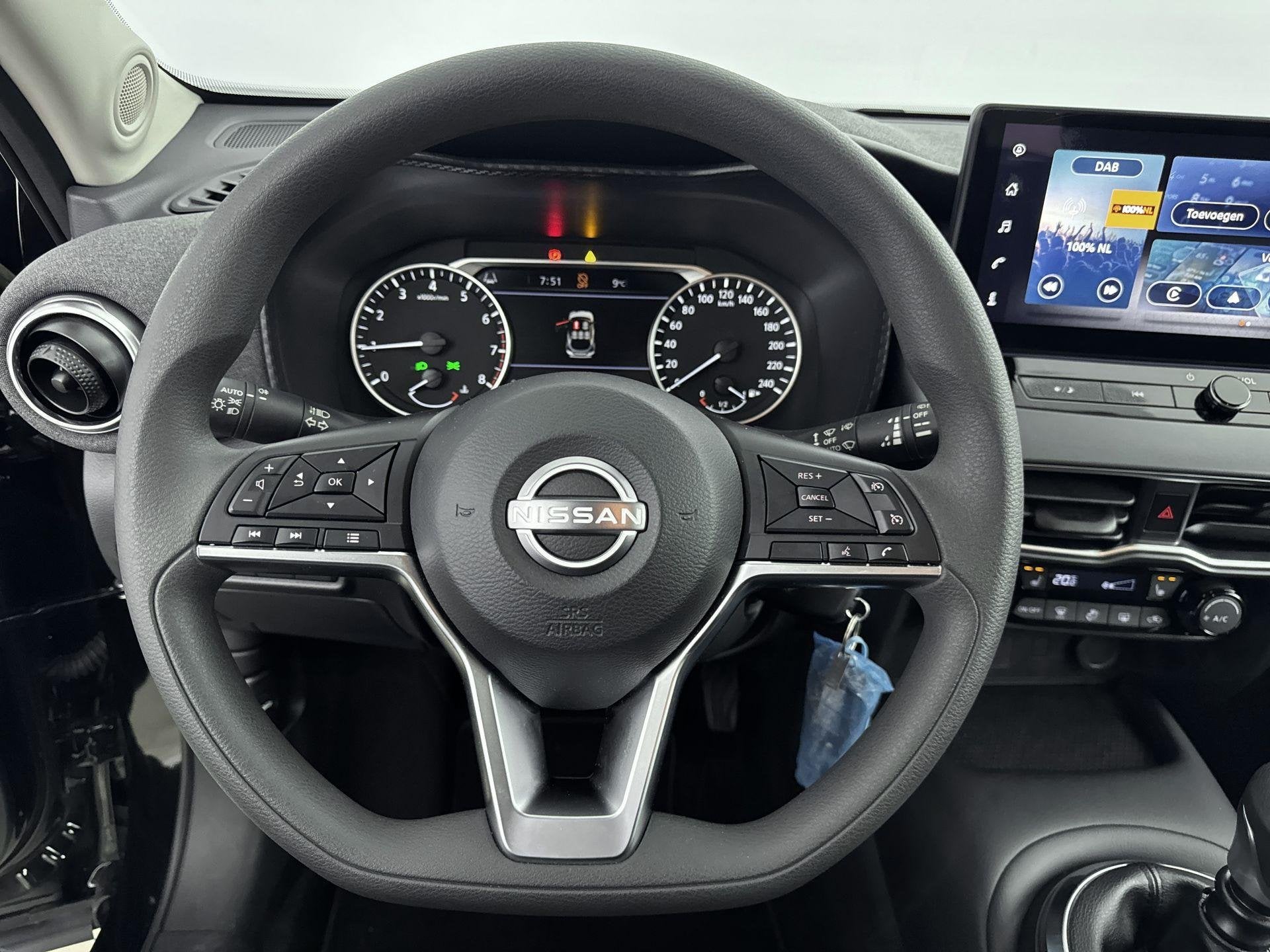 Foto 15 van Nissan Juke 1.0 DIG-T Acenta 114PK | Achteruitrijcamera | Ap