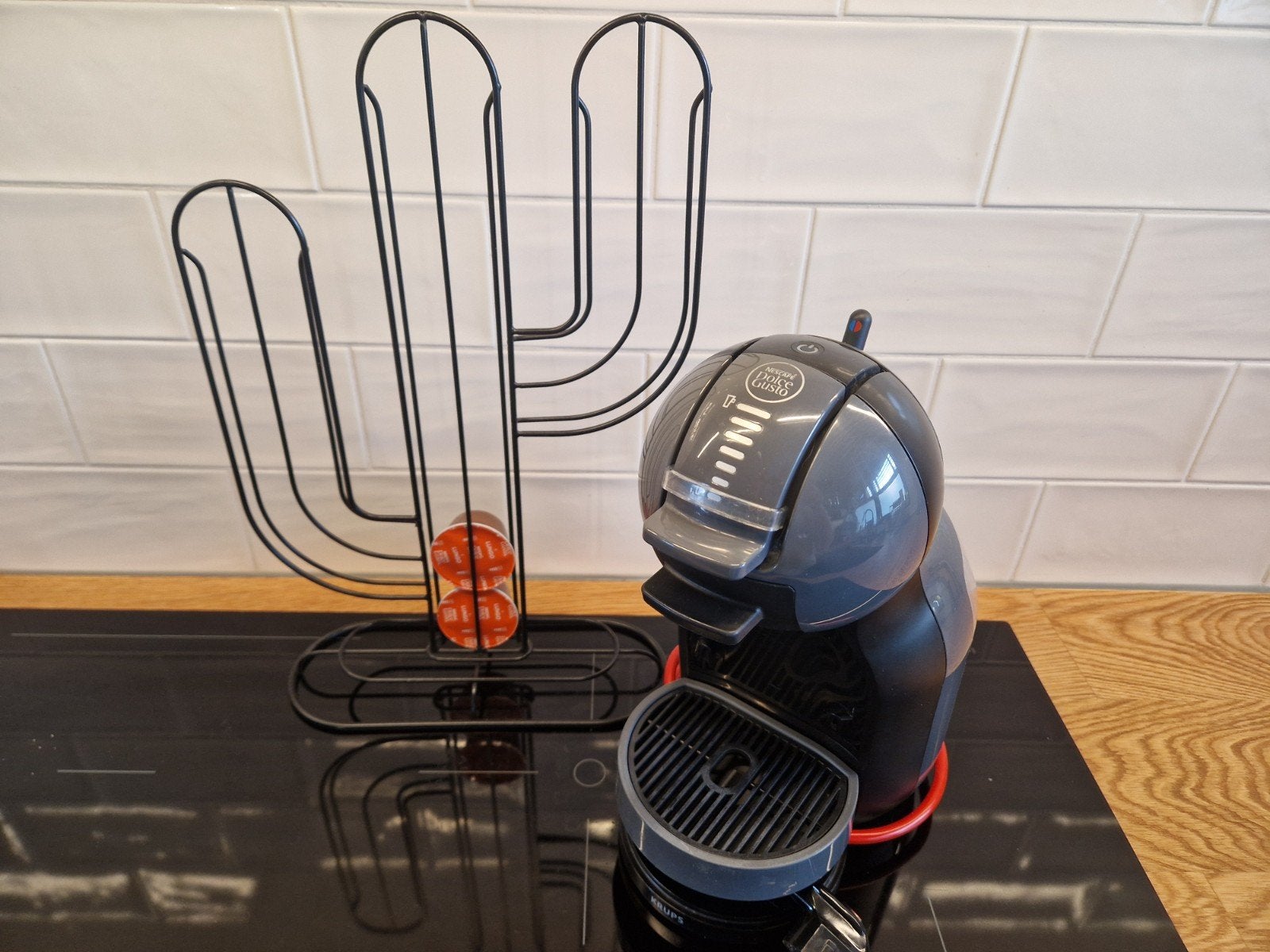 Dolce gusto incl. cupshouder, Ophalen of Verzenden, Gebruikt, Koffiemachine, Koffiepads en cups