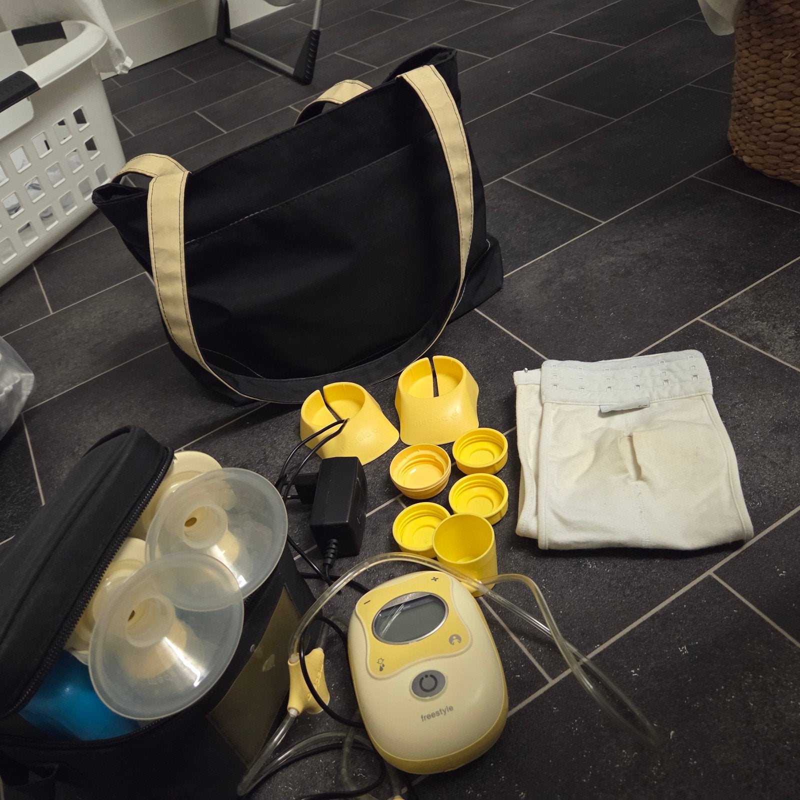 Medela Freestyle Borstkolf met accessoires en tas, Ophalen of Verzenden, Gebruikt