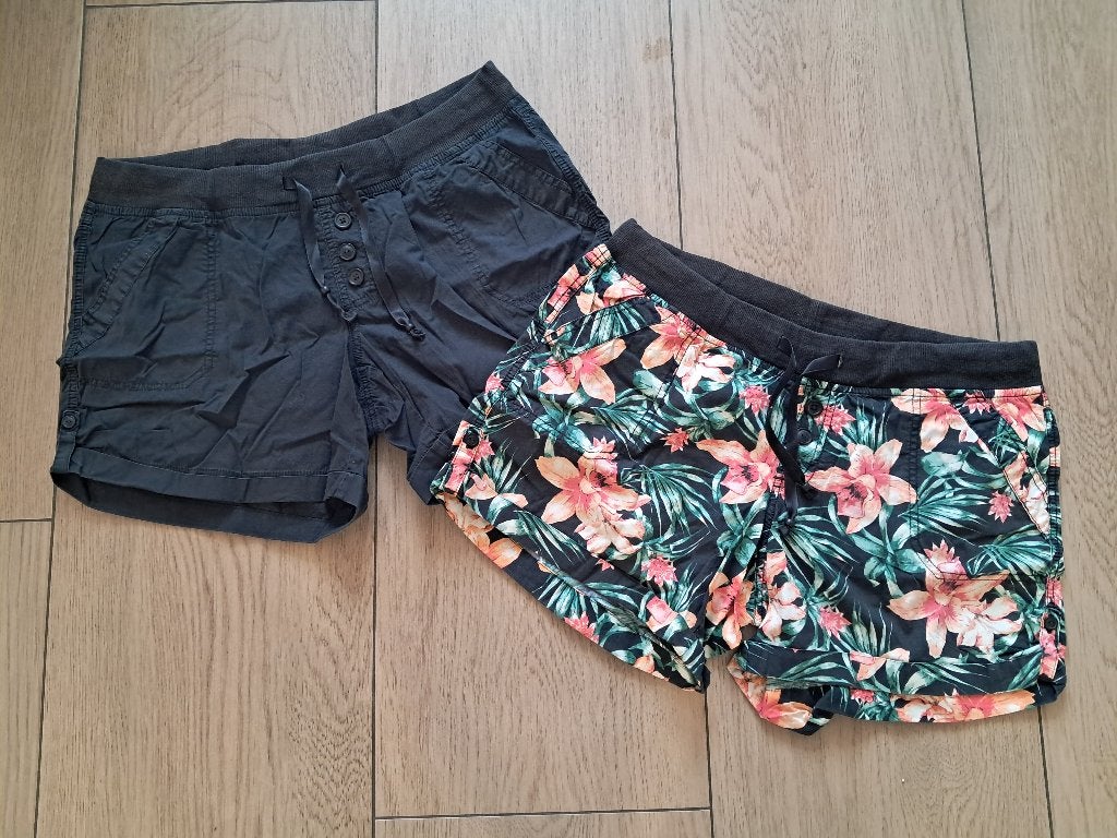 N74 Zwarte en bloemen korte broek Takko maat 40, Maat 38/40 (M), Kort, Zwart, Ophalen of Verzenden